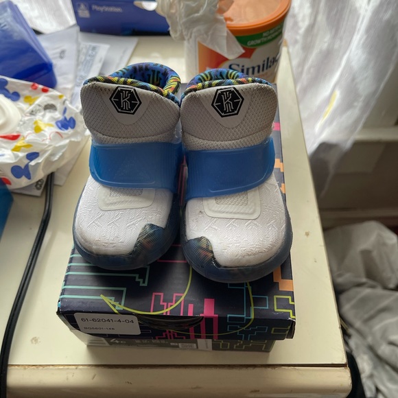 Shoes - Picture 2 of 2